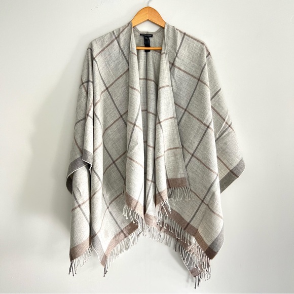 EILEEN FISHER Gray 100% Alpaca Plaid Checkered Fringed Shawl Wrap Cape Poncho - Picture 9 of 13
